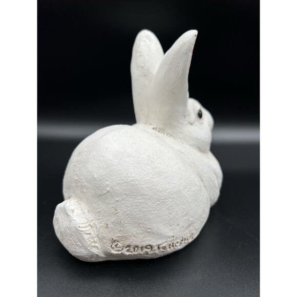 The Stone Bunny Inc TELLE M. STEIN White Rabbit Figurine 5.5” Garden Statue 2019 - Picture 3 of 9